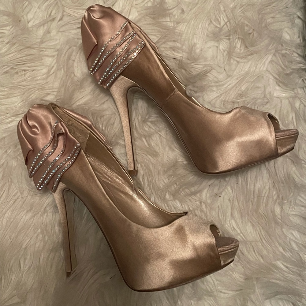 Aldo peep toe bow heels